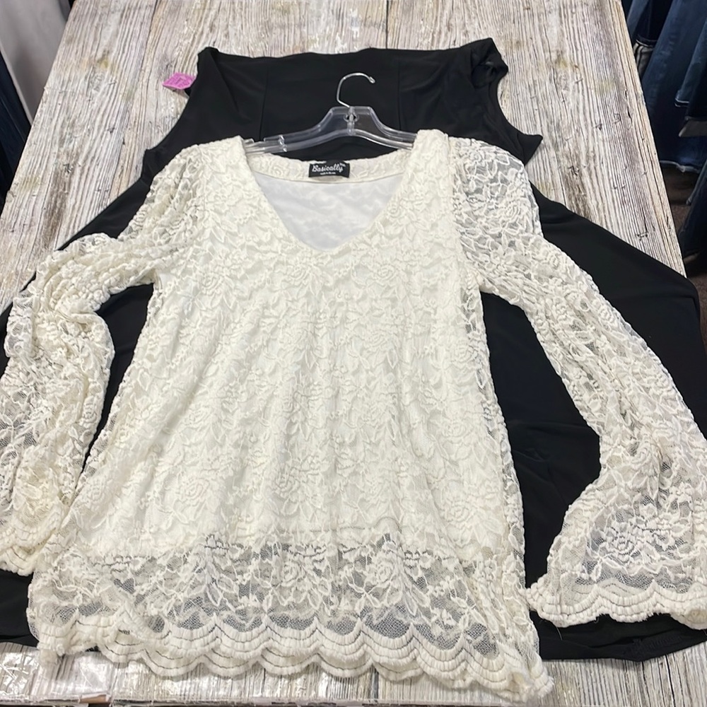 Basically Me Cream colored lace long sleeve top Size SM.
